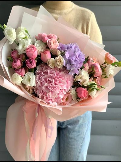 Микс гортензии, роз и эустомы