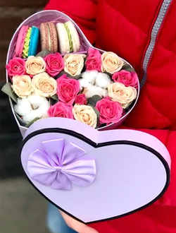 Коробочка с макаронс "Purple heart"