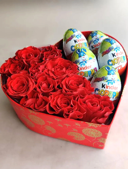 Сердце из роз с киндерами мини
